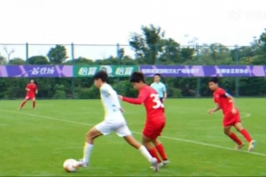 暖心互動！中足聯視頻回顧于大寶與英超講師觀戰青少年精英聯賽