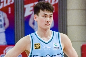 最強(qiáng)二輪秀！媒體人：當(dāng)年腿部骨折 王睿澤單腿堅(jiān)持練習(xí)三分投射